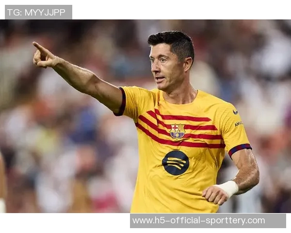 莱万西甲生涯进74球，同期单一联赛进球数仅次于哈兰德和凯恩的传奇背后